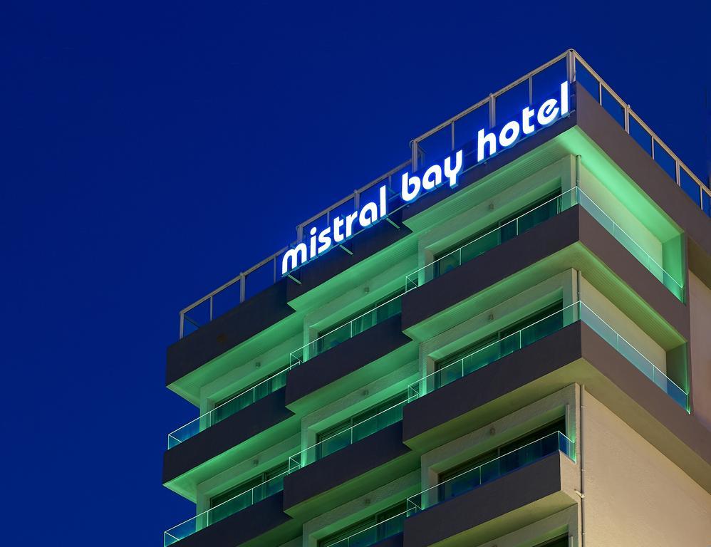 Отель Mistral Bay